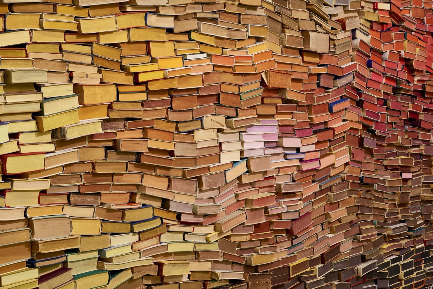 Enclosed Content Chatting Away in the Colour Invisibility